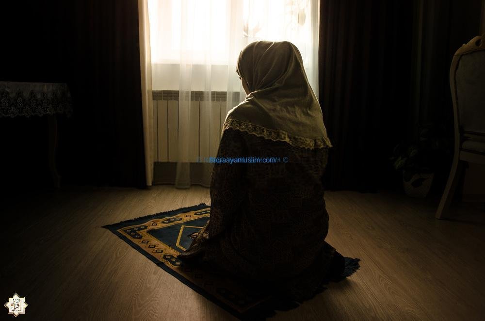 كيفية الصلاة الصحيحة للنساء كيفية الصلاة الصحيحة للنساء