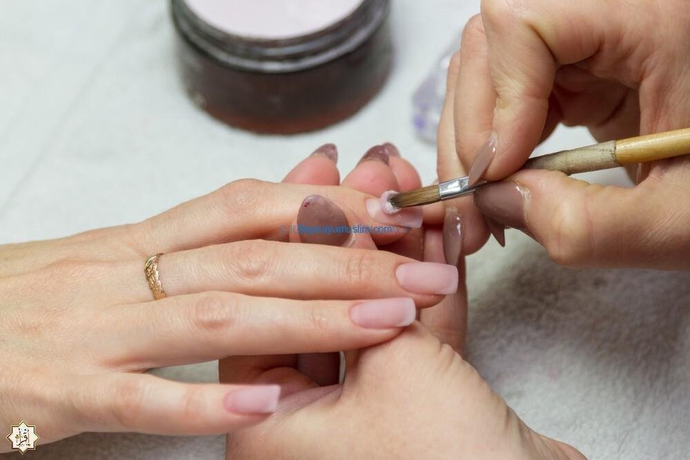 هل جل الاكريليك يمنع الوضوء؟ هل جل الاكريليك يمنع الوضوء؟