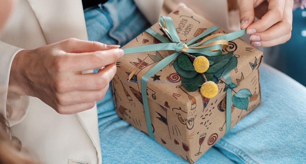 هدية الملك في الحلم للفتاة العزباء هدية الملك في الحلم للفتاة العزباء