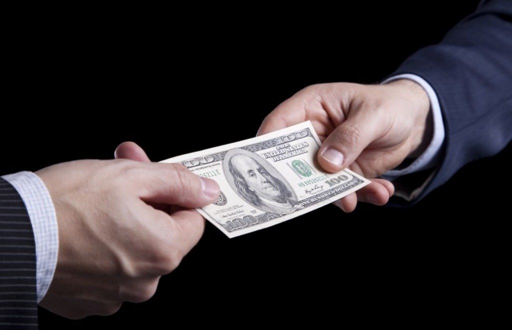 دلالة حلم إعطاء المال لشخص معروف دلالة حلم إعطاء المال لشخص معروف