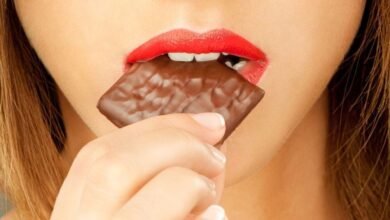 حلمت إني اكل شوكولاته لذيذة حلمت إني اكل شوكولاته لذيذة