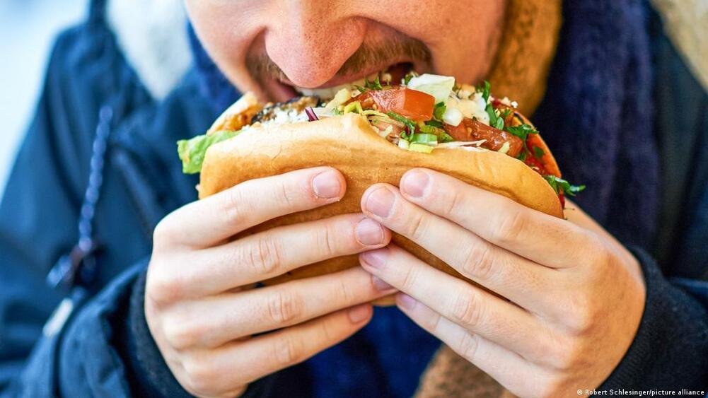 تفسير حلم تناول السندوتش الشهي للعزباء تفسير حلم تناول السندوتش الشهي للعزباء