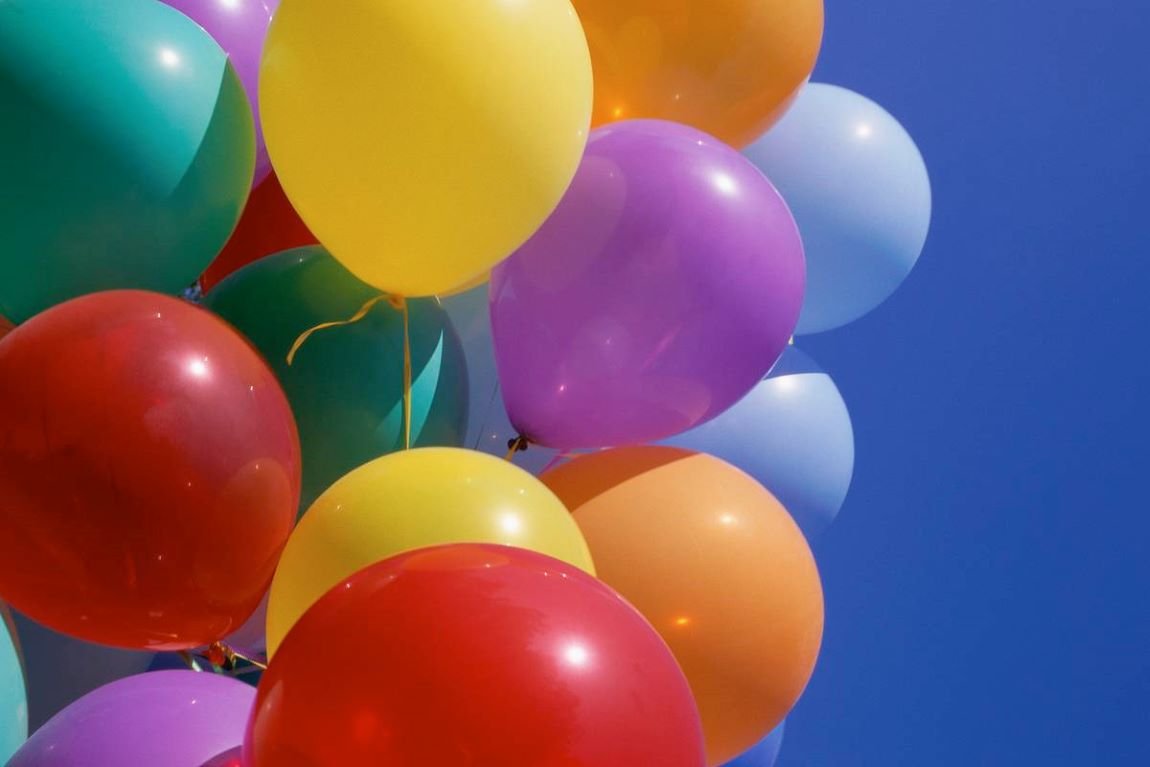 تفسير البلالين الملونة في الحلم ونفخها للمطلقة تفسير البلالين الملونة في الحلم ونفخها للمطلقة