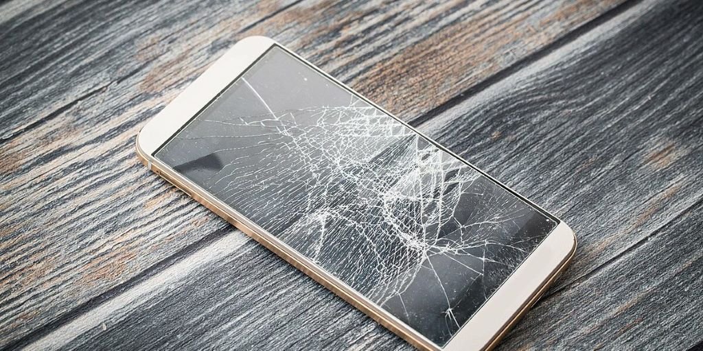 هل تفسير حلم تحطم شاشة الهاتف في المنام بشرة خير؟ هل تفسير حلم تحطم شاشة الهاتف في المنام بشرة خير؟