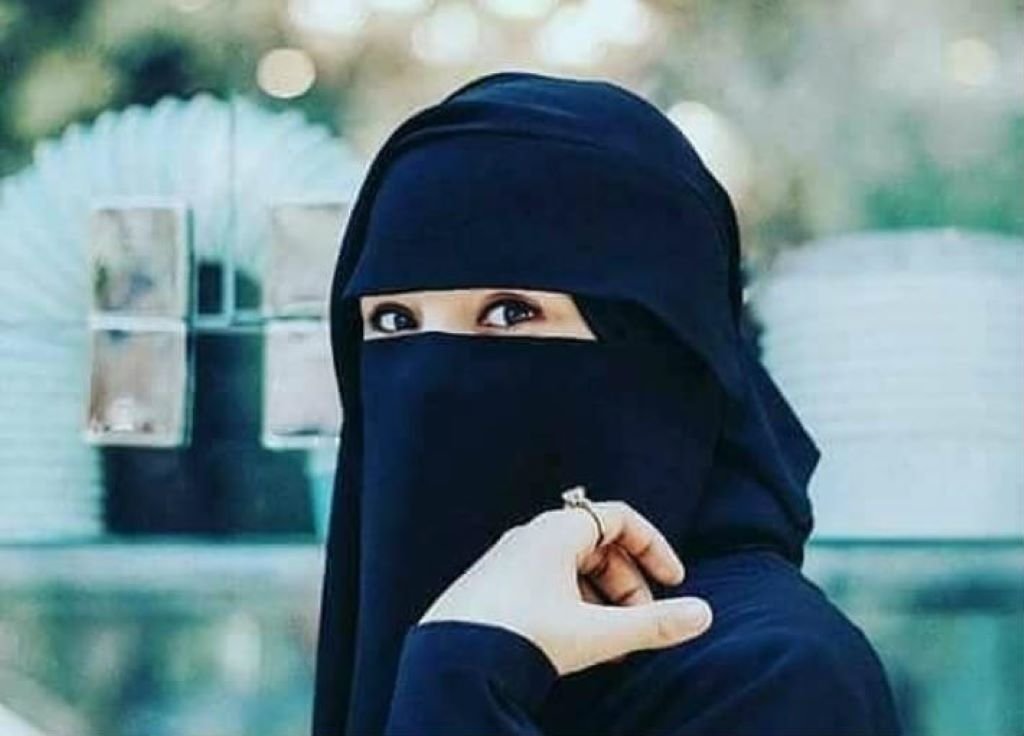 على ماذا يدل تفسير حلم ارتداء النقاب للعزباء؟ على ماذا يدل تفسير حلم ارتداء النقاب للعزباء؟